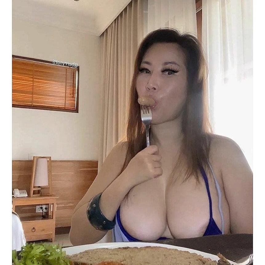 YuYu  TheCuMmExtractor is Female Escorts. | Gold Coast | Australia | Australia | aussietopescorts.com 