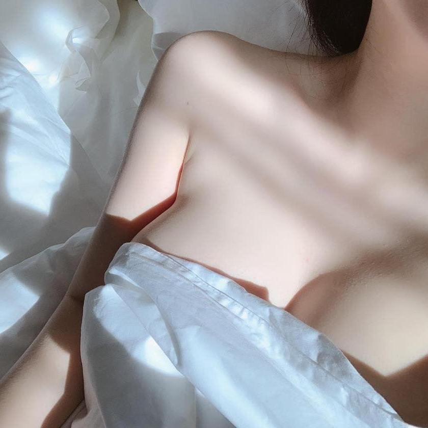 TINY CUTIE DOOR 20 YRS SIZE 7 GIRL 36EE  iris is Female Escorts. | Sydney | Australia | Australia | aussietopescorts.com 